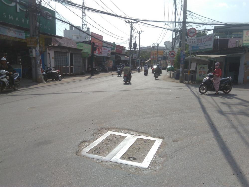 Bán nhà mặt tiền đường Nguyễn Duy Trinh, quận 2