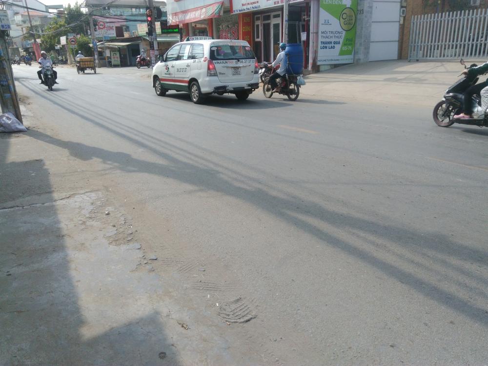 Bán nhà mặt tiền đường Nguyễn Duy Trinh, quận 2