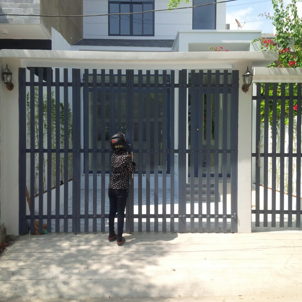 Bán nhà đường Nguyễn Văn Tạo, DTSD: 130m2, 1 trệt 2 lầu, 4 phòng ngủ đường nhựa 10m: Giá 1.39 tỷ