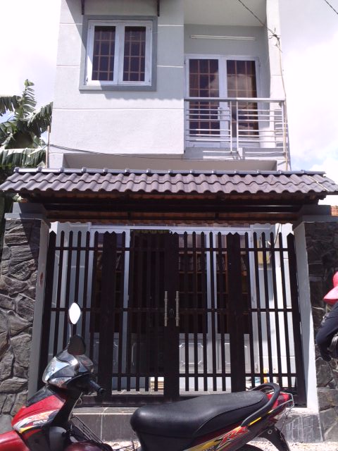 Bán nhà ngay UBND xã, gần chợ Hưng Long, Bình Chánh, giá chỉ 360 triệu. LH 0968 219 555