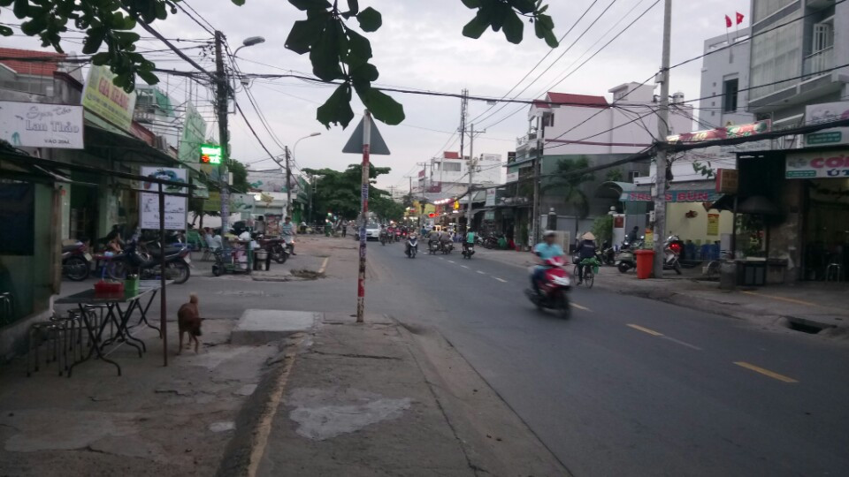 Bán nhà MT Nguyễn Thị Định, Quận 2. 