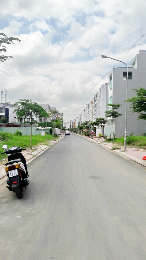 Cấn bán gấp nhà mặt tiền KDC Kim Sơn, P. Tân Phong, Quận 7