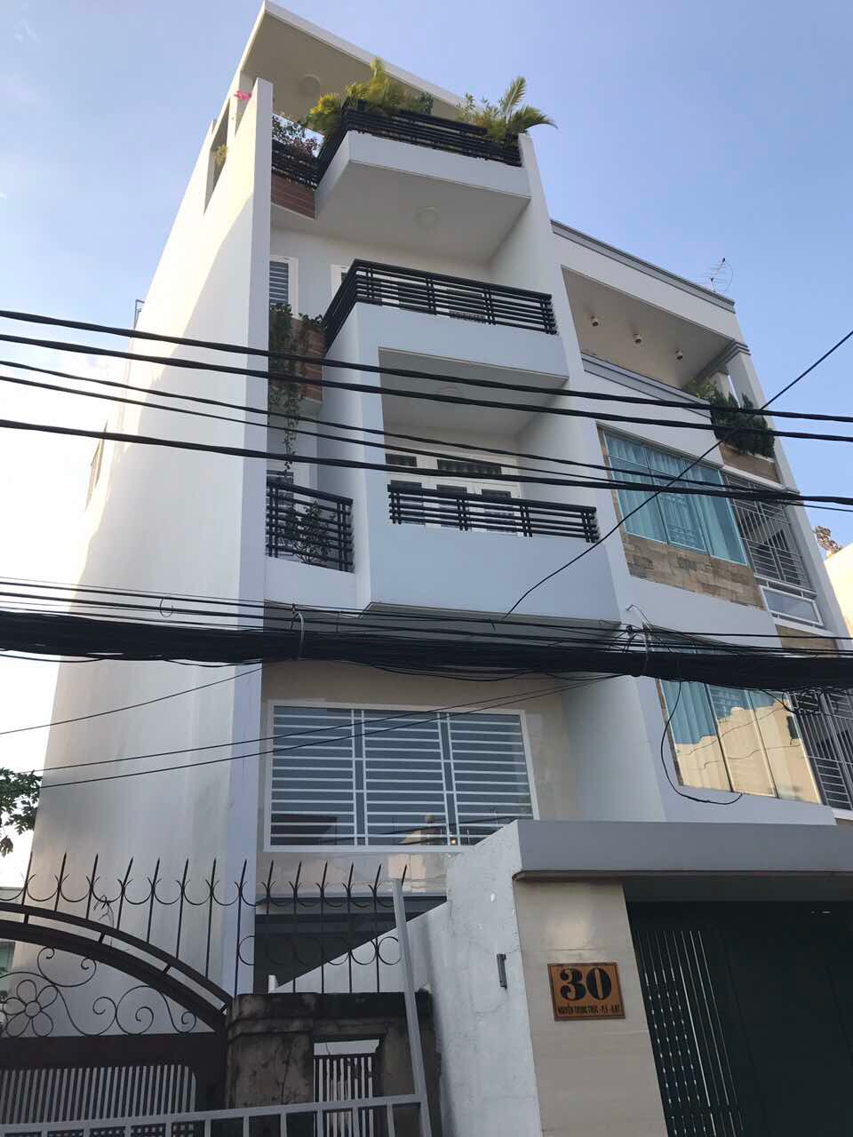 Bán gấp nhà 1tret, 1 lầu. 2 mặt tiền đường Nguyễn Cửu Vân, P17, B