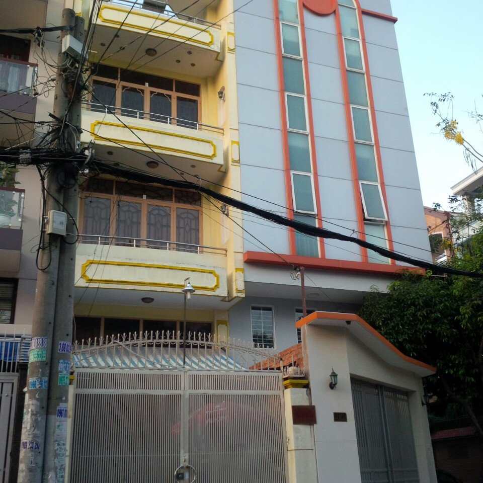 Bán nhà hẻm Cách Mạng Tháng 8, quận 10, DT 4x16m, nhà 3 lầu gần CV Lê Thị Riêng