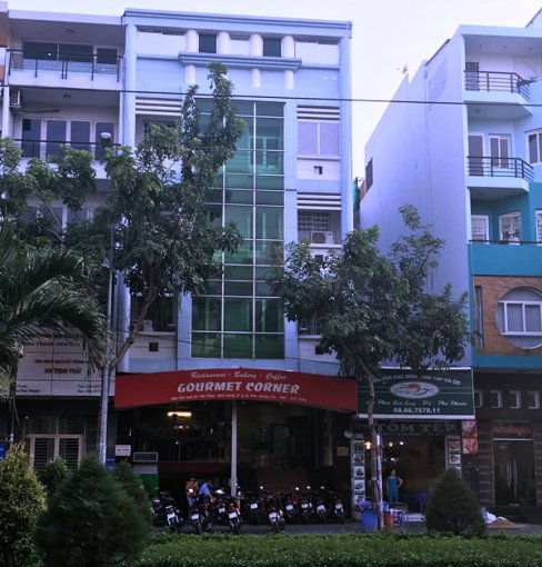 Bán nhà mặt tiền đường Nguyễn Tri Phương, Quận 10. DT 6x21m (126m2)