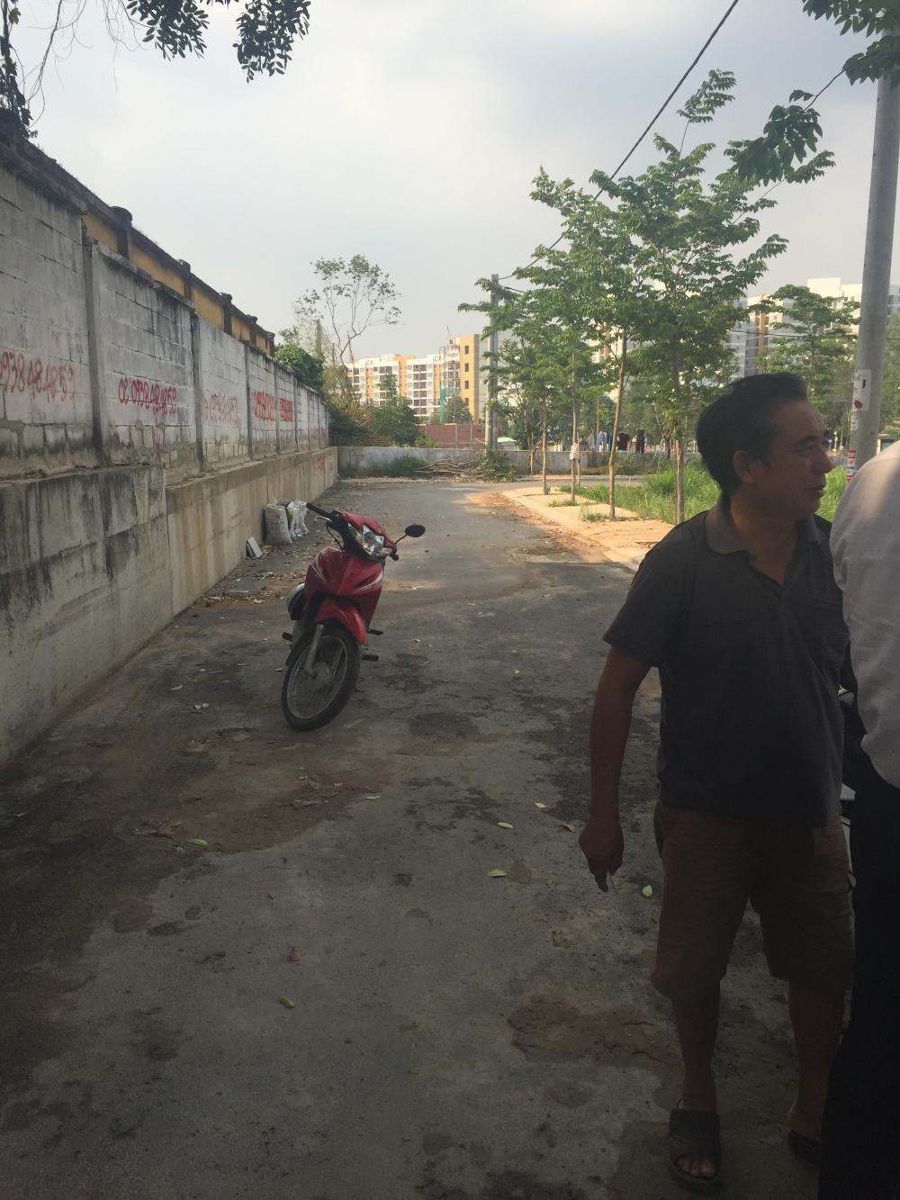Cần bán 2 căn nhà đường Làng Tăng Phú, nằm trong khu nhà ở Việt Nhân. Quận 9