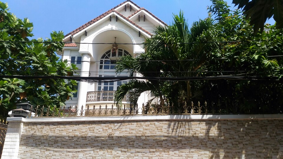 Bán biệt thự Thảo Điền, quận 2, MT đuờng Ngô Quang Huy