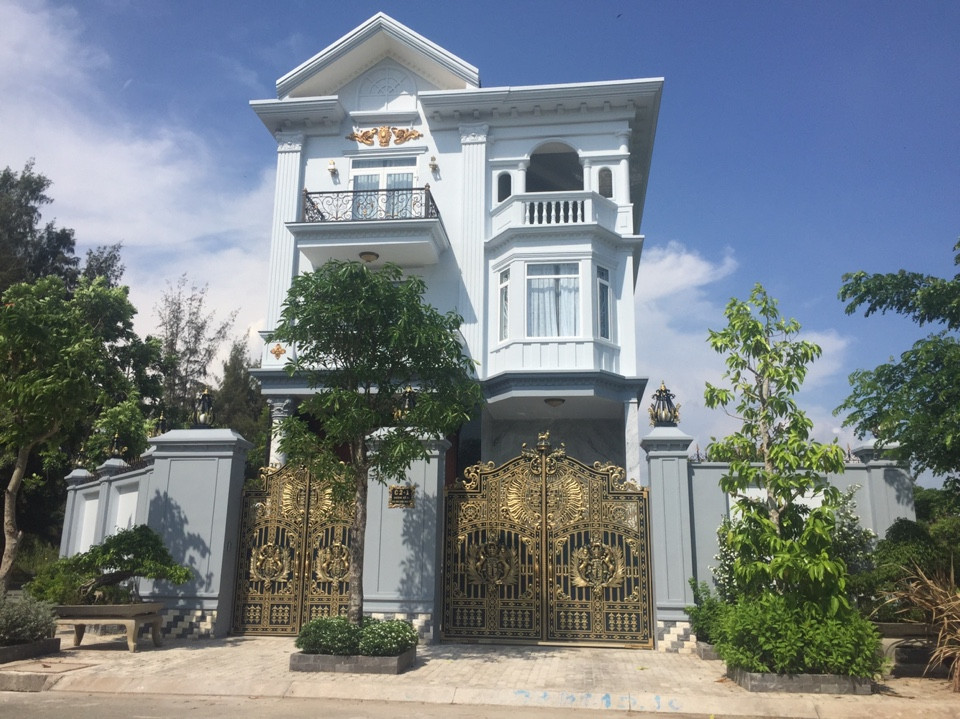 Cần bán gấp biệt thự khu dân cư Phú Xuân Vạn Phát Hưng, DT 10x24m, 1 hầm 3 lầu full NT. Giá 9,5 tỷ
