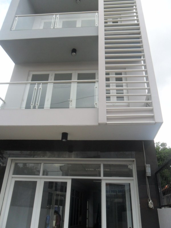 Bán nhà mặt tiền Nguyễn Chí Thanh, Quận 10, DT: 3.5 x 15m, 4 lầu nhà mới