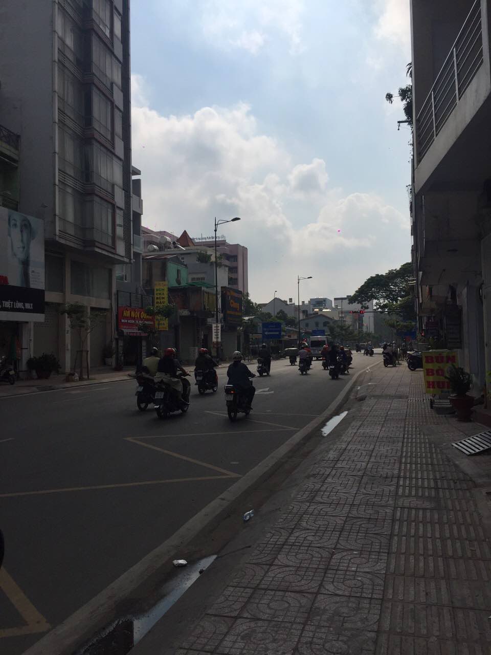 Bán gấp nhà mặt tiền đường Hồng Hà, Quận Tân Bình