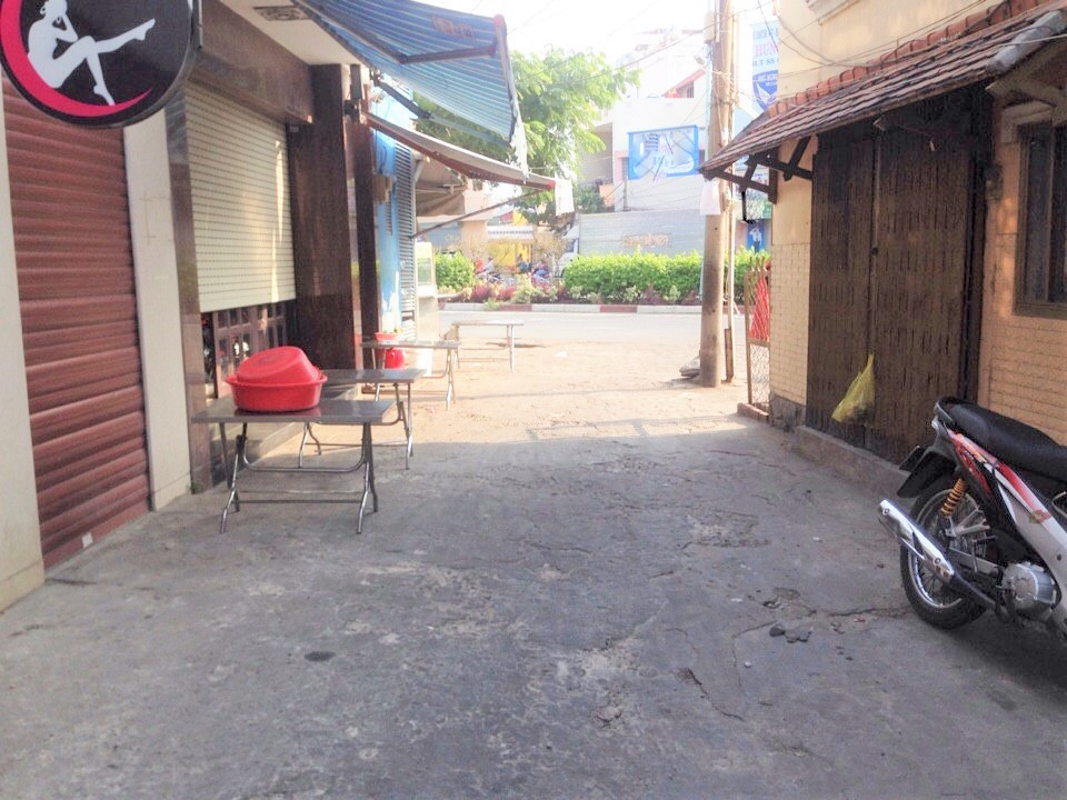 Bán nhà phố 2 lầu Nguyễn Văn Linh, Tân Thuận Tây, Quận 7