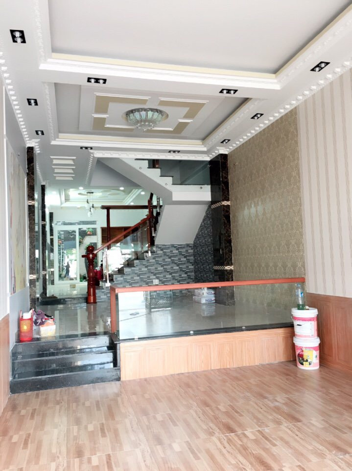 Bán nhà MT đường Phú Thuận- Quận 7, DT 4x20m 1 trệt 2 lầu sân thượng, nhà đẹp KD được. Giá 7.8 tỷ