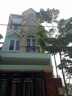 Bán nhà 1 trệt 2 lầu, sát Lê Văn Việt, ĐH GTVT, Quận 9