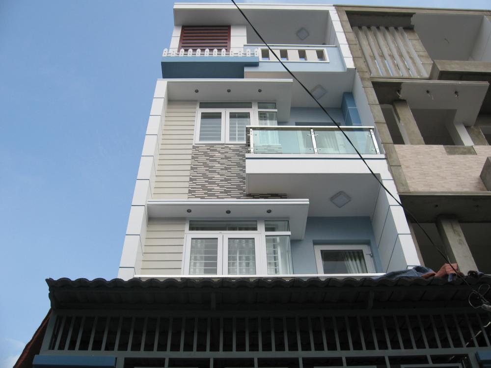 Bán nhà 2 lầu mới, đẹp, hiện đại, Yersin- Lê Thị Hồng Gấm, Q. 1, 4.25x22m, 25.5 tỷ, KD sầm uất