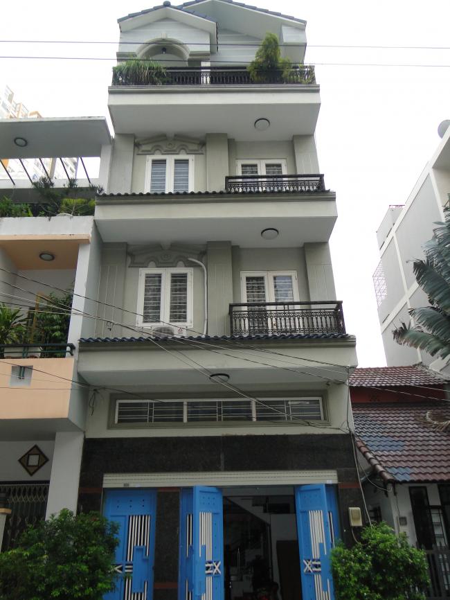 Nhà bán đường Hậu Giang, Quận Tân Bình. DT 4.5x26m, 3 lầu, Sân Thượng