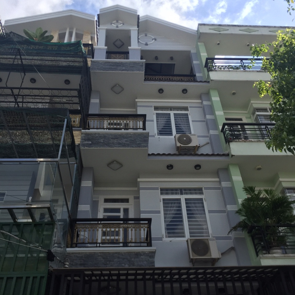 Bán rẻ căn nhà mặt tiền hẻm 10 Nam Long Phú Thuận, DT 4x20m, 3 lầu, sân thượng, giá 5,7 tỷ