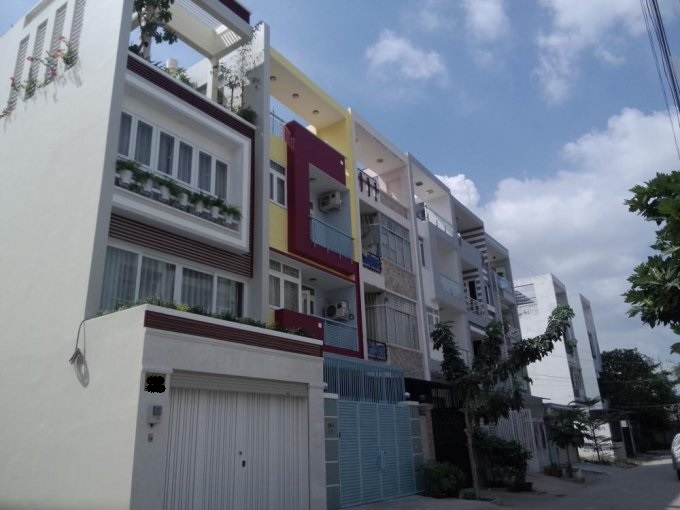 Cần tiền bán gấp nhà đẹp, đường nội bộ 12m Phạm Hữu Lầu, Quận 7. DT 5x18m, giá 4,6 tỷ