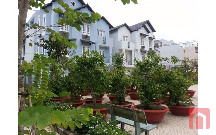 Chỉ 2.1 tỷ nhận ở ngay nhà 1 trệt, 2 lầu, bảo vệ 24/7, công viên cây xanh bao phủ, gần Aeon Tân Phú