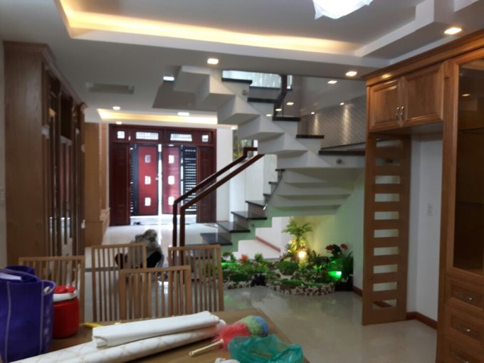 Tin tốt bán gấp nhà MT Nguyễn Sơn Hà, Quận 3. DT: 7x15m, 6 tầng thang máy, thu nhập 200 triệu/th