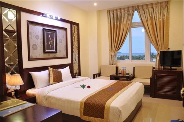 Bán khách sạn đường Nguyễn Du, Quận 1. DT: 10,4m x 19,5m, 7 tầng, 40 phòng