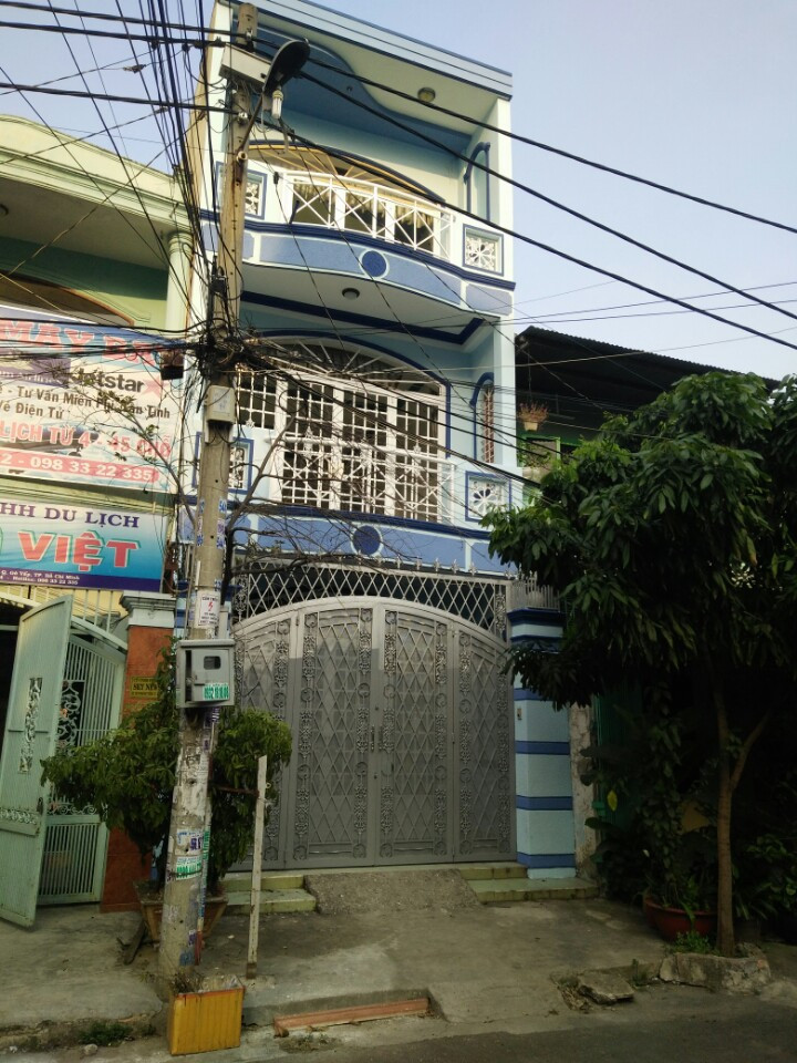 Nhà 1 trệt, 2 lầu đường Phạm Huy Thông, phường 7, gần sân tenis Hoàng Long