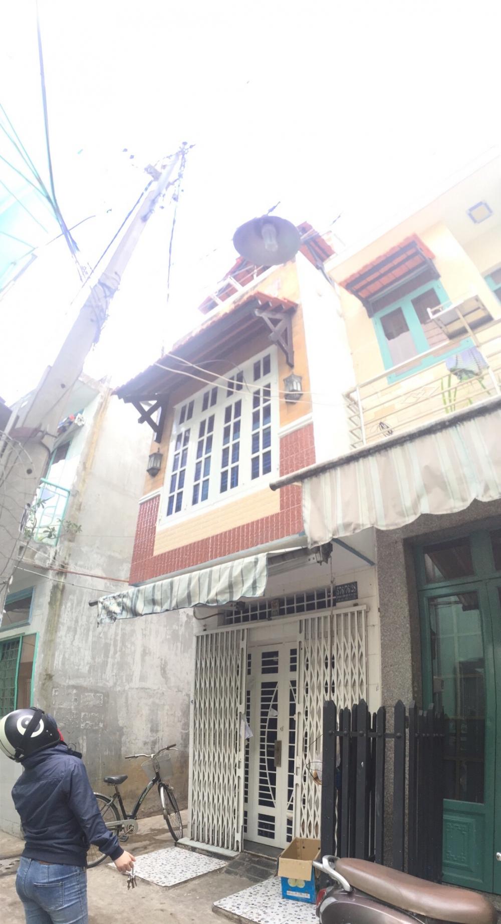 Bán nhà hẻm 576 Đoàn Văn Bơ - Thông 2 hẻm