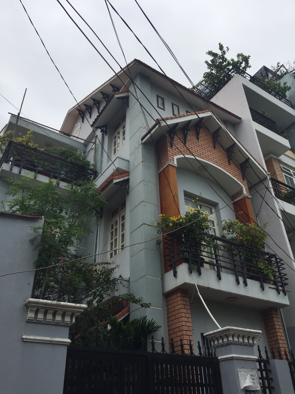 Cần bán nhà HXH 10m Điện Biên Phủ ngay gần Cao Thắng, căn 2 mặt hẻm, DT: 4m x 18m, nhà 4 lầu đẹp