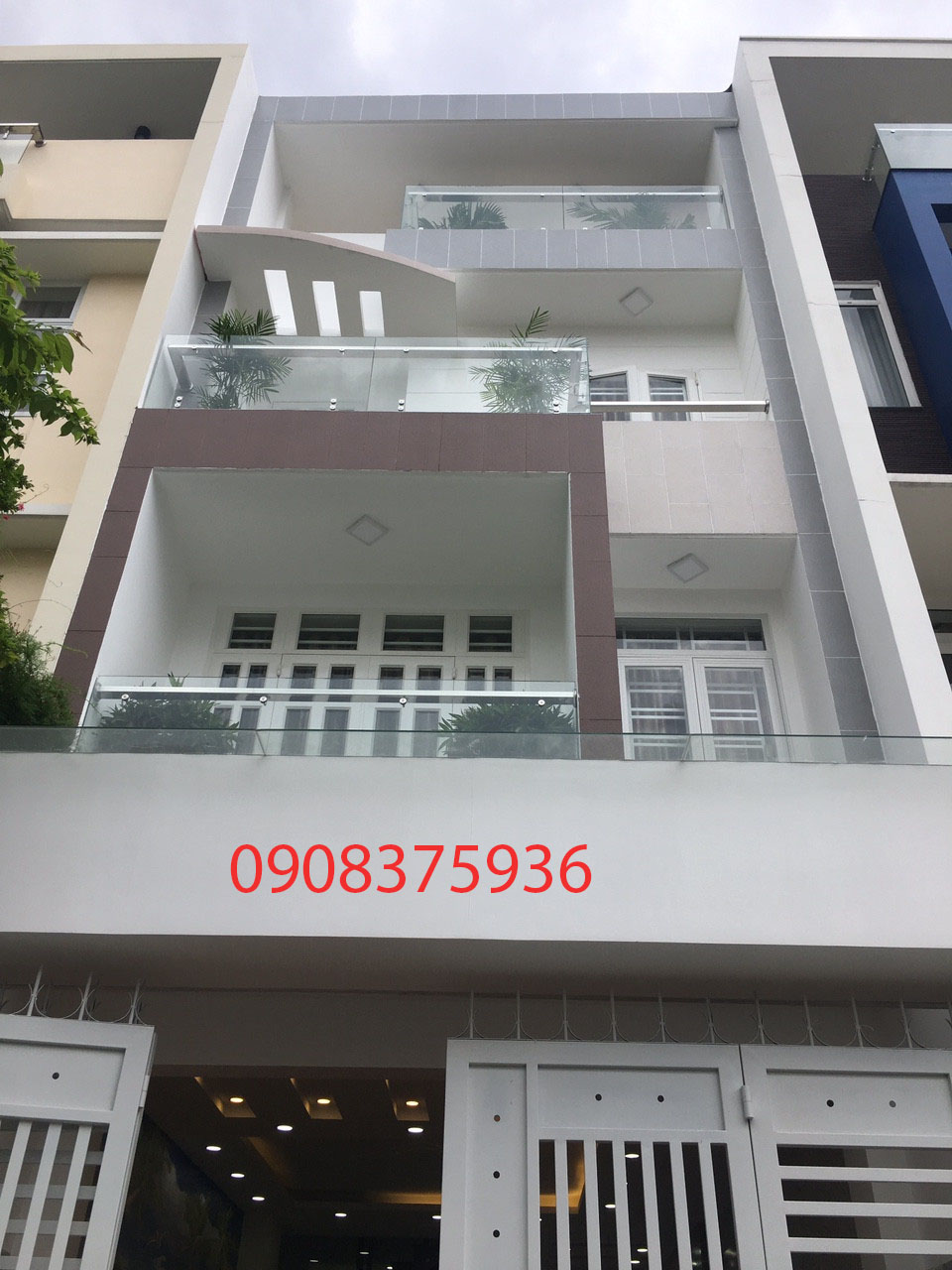 Cần bán gấp nhà mặt tiền đường 14m, Phú Thuận, Quận 7. DT 5x18m, 3 lầu sân thượng, giá 6,5 tỷ