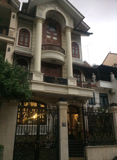 Bán nhà khu villa Nguyễn Trọng Tuyển, DT: 10x16m, 2 lầu, giá 14.5 tỷ