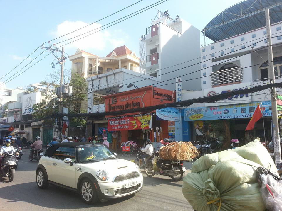 Nhà ngay khu biệt thự Nguyễn Thị Tú,4,2x14m,2 lầu sân thượng mới, 2 tỷ