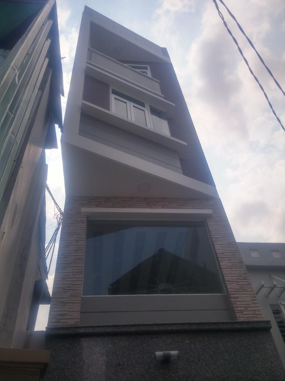 Bán nhà mới 100%, 2 lầu, nội thất cao cấp hẻm 328 Tôn Đản