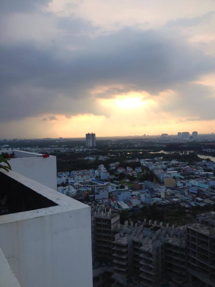 Bán gấp căn hộ  cao cấp  Nguyễn Hữu Thọ, vị trí đẹp nhất trong tòa nhà. Giá 3,3 tỷ, tầng 26 full nội thất, sân thượng
