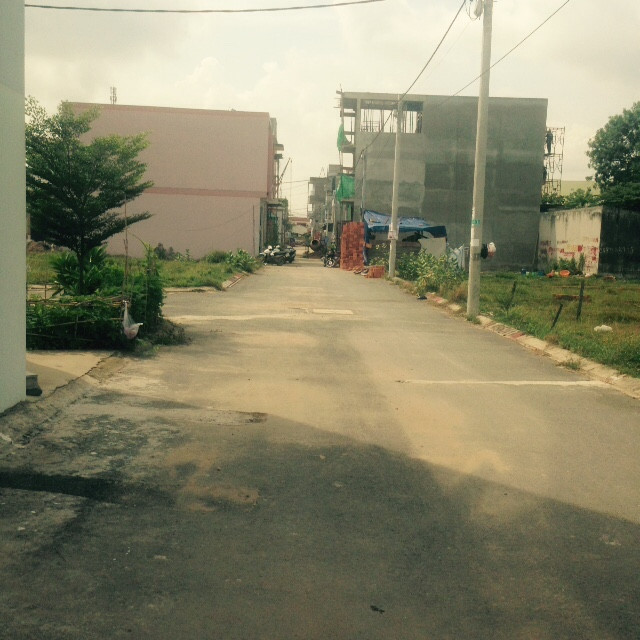Bán nhanh lô đất đường Nguyễn Xiển đối diện cổng chính Vincity giá 600tr SHR. Sang tên ngay