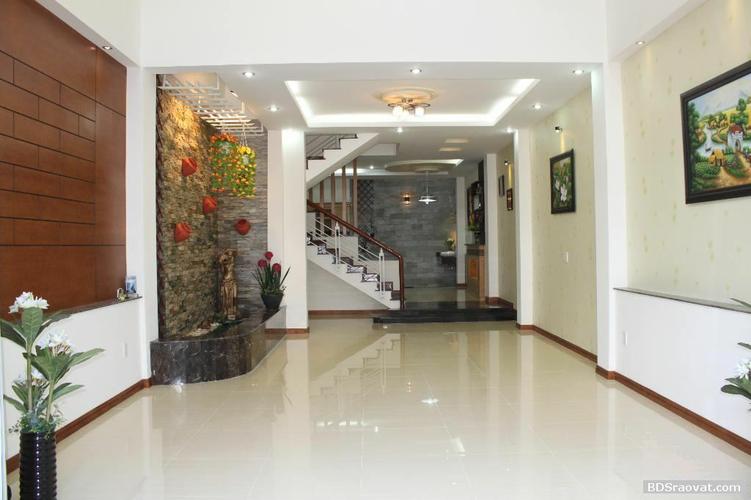 Nhà mới 2017, đúc 3 lầu, 4PN 6WC, sân ô tô, sát đường Phạm Văn Đồng, Quận Thủ Đức