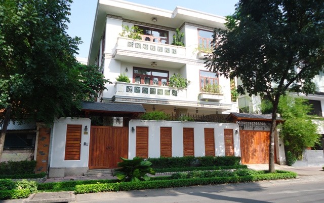 Bán villa 2MT đường Nguyễn Văn Hưởng, Thảo Điền, Q2. Nhà đẹp, giá rẻ nhiều so với thị trường