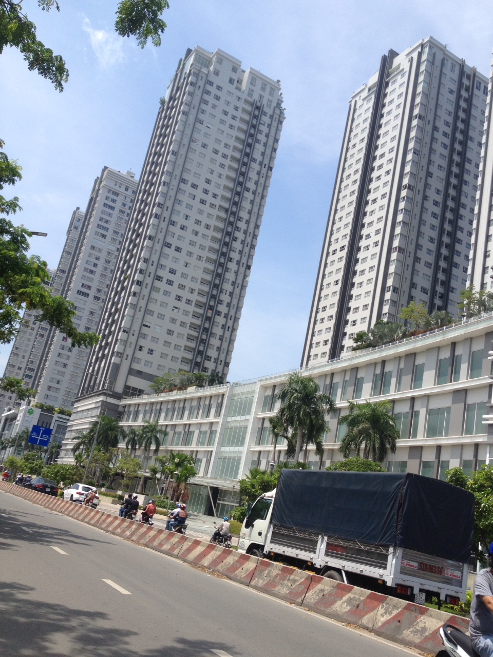 Bán nhà 2 lầu MT đường Nguyễn Thị Thập, kinh doanh đa ngành nghề, 17.5 tỷ