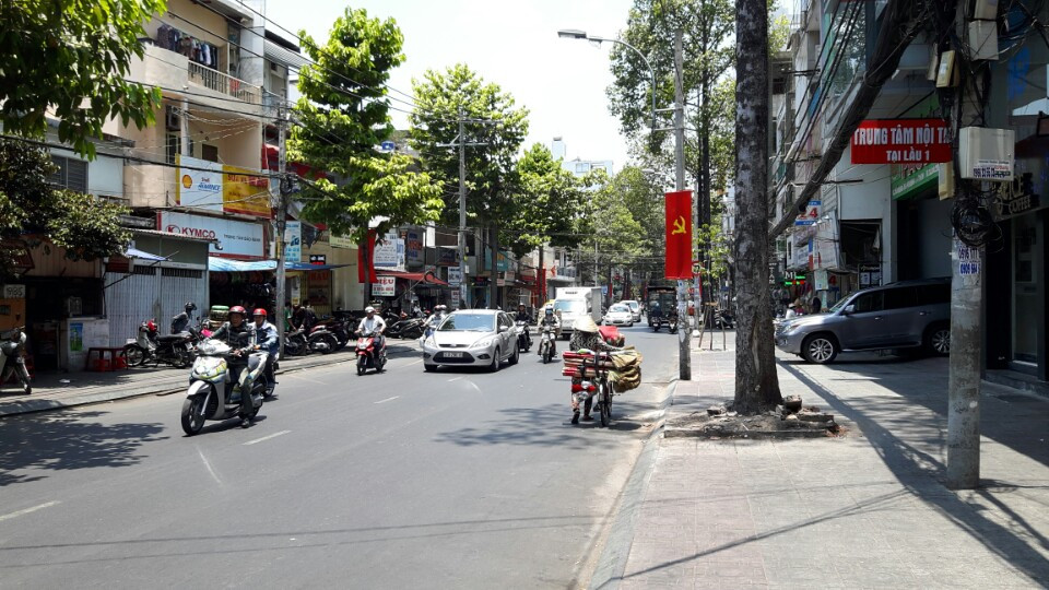 Bán nhà đường Phổ Quang, Gần Sân Bay Tân Sơn Nhất. DT 12x24m Giá 33 Tỉ TL