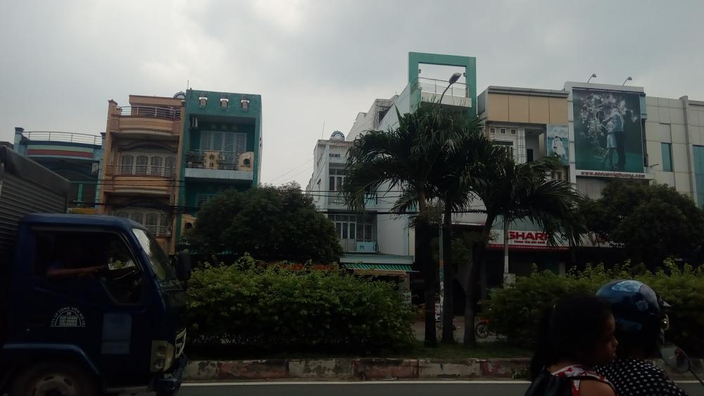 Bán nhà mặt tiền Quận 10,  đường Lê Hồng Phong, DT: 3.8*21m, vị trí kinh doanh đắc địa
