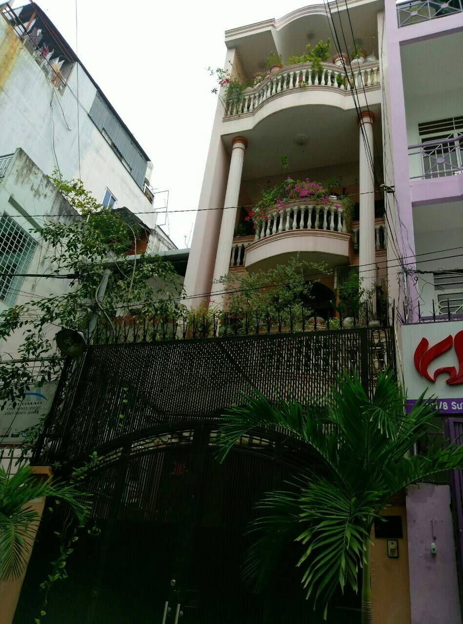 Cần tiền bán gấp nhà hẻm 199 đường 3 Tháng 2, Q.10 gần góc Lê Hồng Phong, DT 45m2.