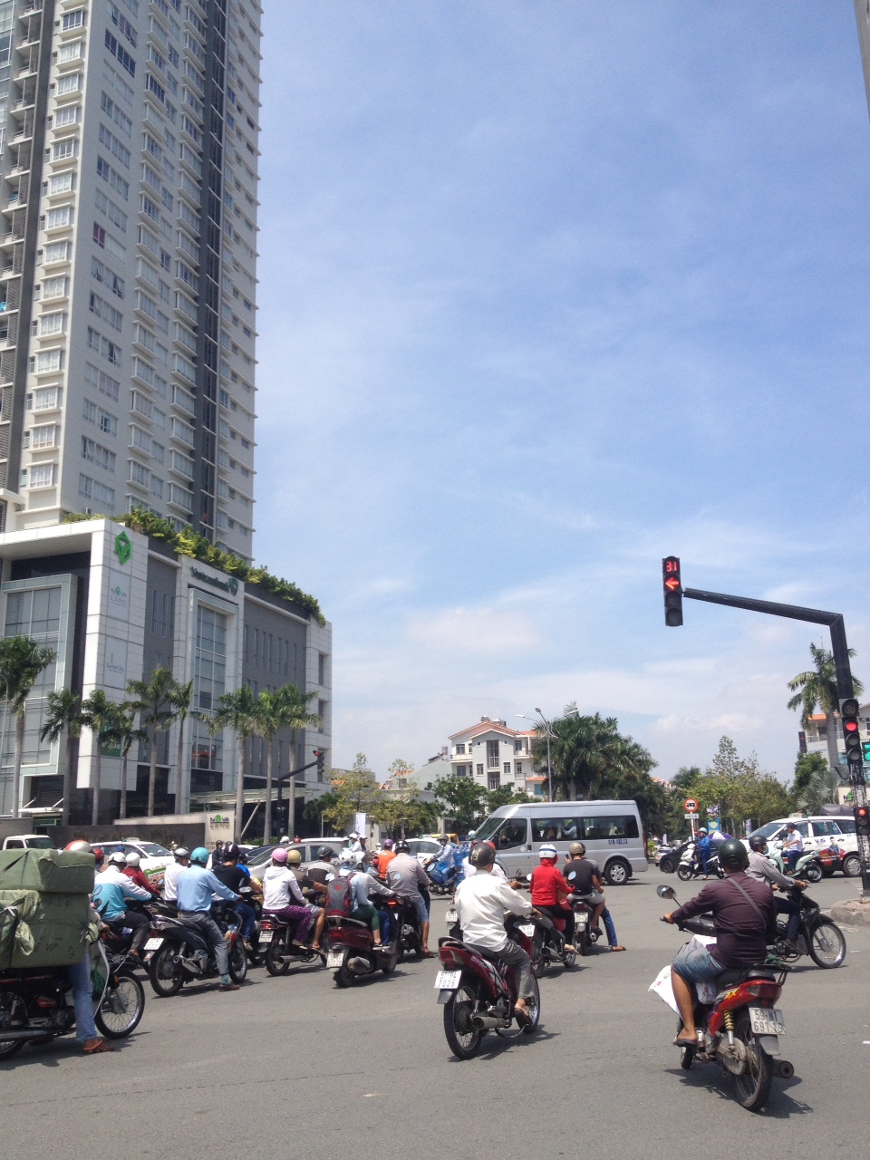 Bán căn góc 2 MT Đường Nguyễn Thị Thập, kinh doanh đa ngành nghề, 240 triệu/m2
