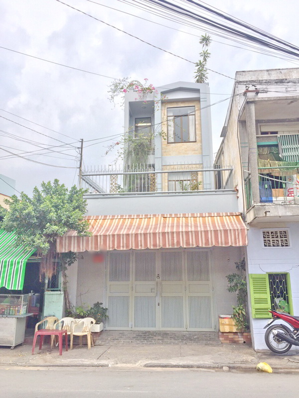 Nhà 2 lầu mặt tiền đường Nguyễn Khoái, Quận 4