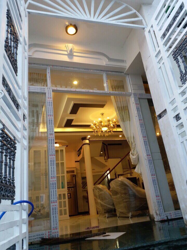 Bán nhà Nhà Bè đường Huỳnh Tấn Phát DT 6m x 10m, 3 tầng, tặng full nội thất, Giá 3.25 tỷ