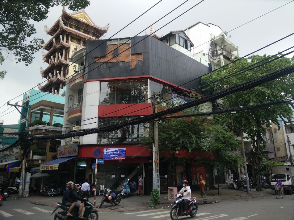 Cần bán nhà góc 2 MT Trường Chinh, P. 12, Q. Tân Bình, DT: 6x28.5m, trệt, lầu đúc. Giá: 15 tỷ