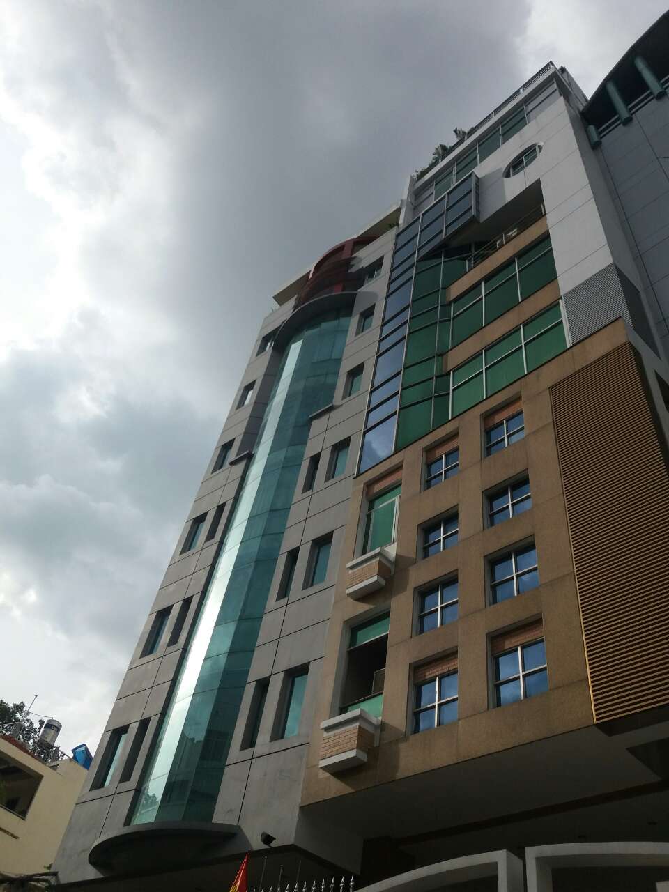 Bán nhanh tòa nhà 8 lầu MT Huỳnh Thúc Kháng, P. Bến Nghé, Q1. Giá 59,8 tỷ(TL)