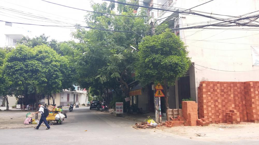 Bán nhà 2 mặt tiền Lê Văn Huân, DT 4 x 16m, nhà cấp 4, gần Etown. Giá rẻ nhất khu vực.