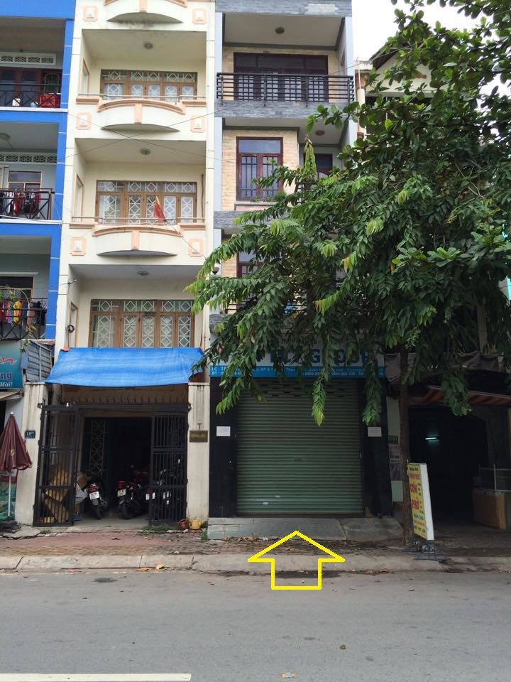 Bán gấp căn nhà  hẻm xe hơi 5m đẹp, vị trí đắc địa ,đường Lê Văn Sỹ -Phú Nhuận.