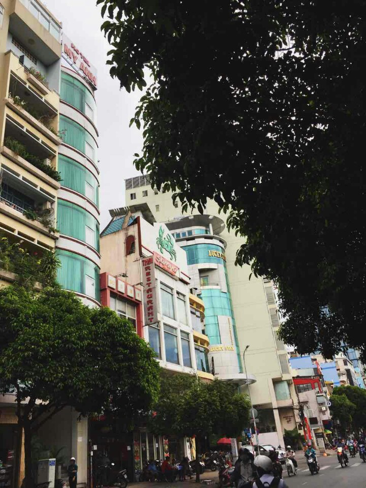 Bán nhà mặt tiền Nguyễn Tri Phương, Q10, DT 3.7x15m, 3 lầu đẹp, đang cho thuê 45 triệu/tháng