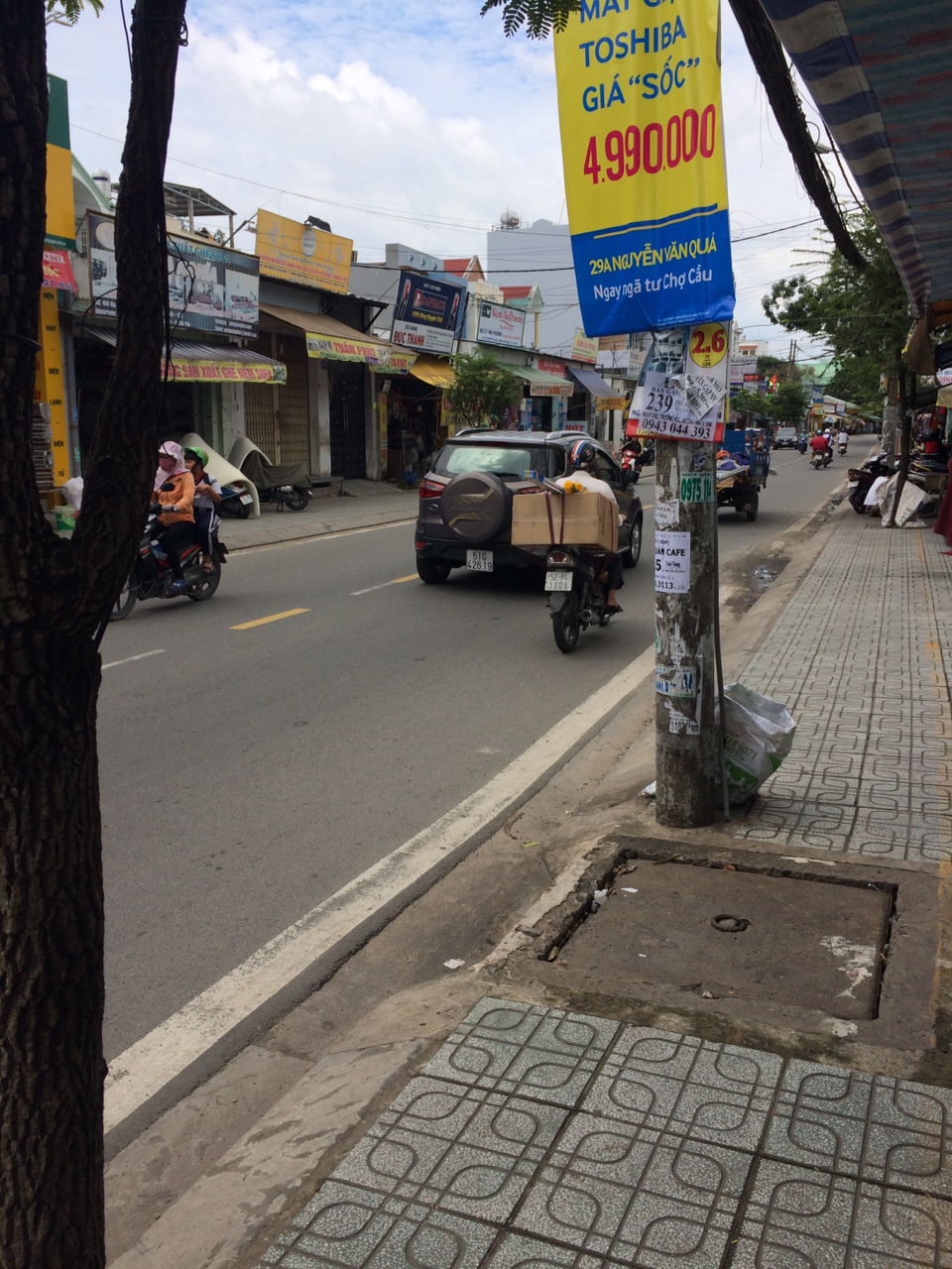 Cần sang gấp tiệm tóc máy lạnh mặt tiền đường Nguyễn Văn Quá, phường Đông Hưng Thuận - Quận 12