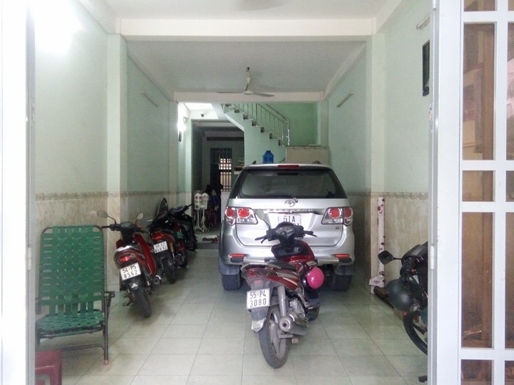 Gia đình cần vốn kinh doanh nên bán gấp nhà hẻm xe hơi đường Trần Quang Diệu Quận 3: 