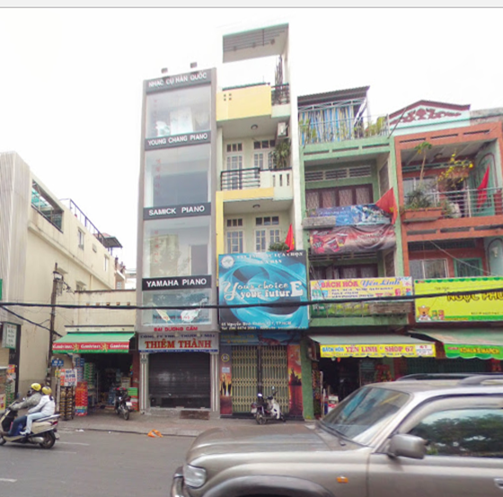 Bán nhà MT Lạc Long Quân, DT 5,5 x 24,5m, 2 lầu + sân thượng, gần chợ Tân Bình.